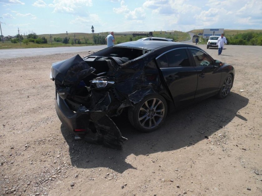 Разбитая Мазда 6 GH черная