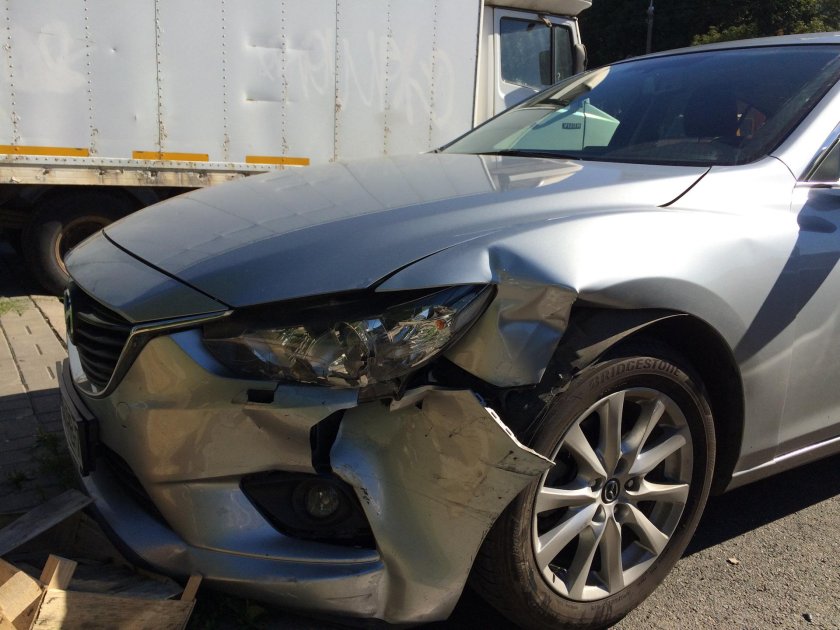 Мазда 6 битая