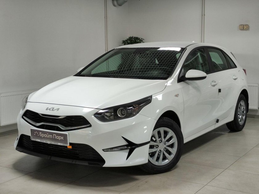 Kia Ceed 2022 хэтчбек белый