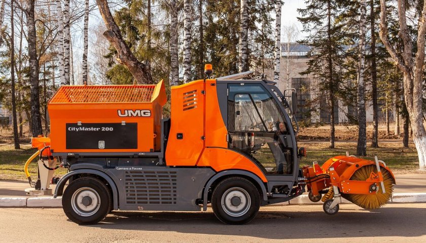 Коммунальная машина UMG км-2000