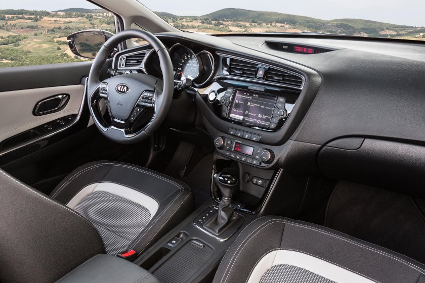 Kia Ceed SW 2015 салон