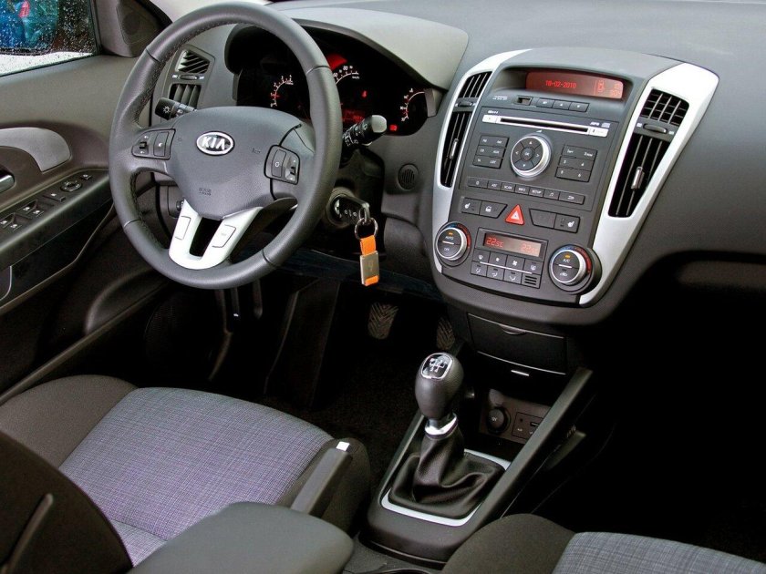 Кия СИД 2008 салон