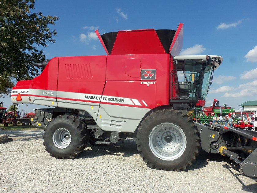 Massey Ferguson комбайн