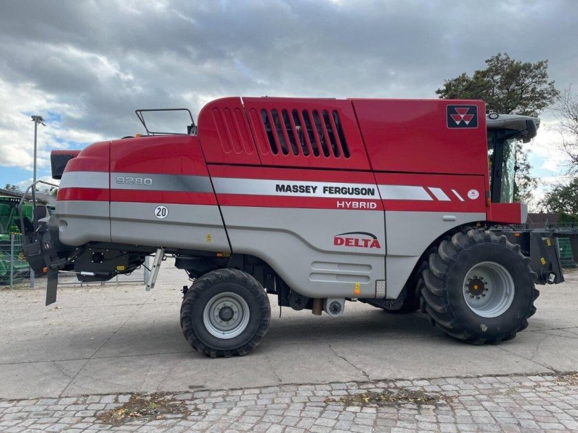 Зерноуборочный комбайн Massey Ferguson