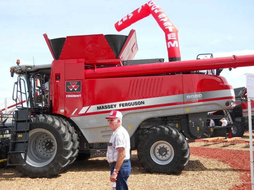 Комбайн Массей Фергюсон 9895