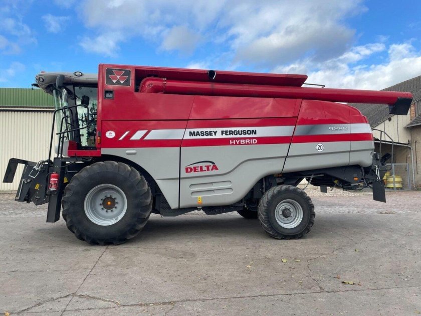 Зерноуборочный комбайн Massey Ferguson