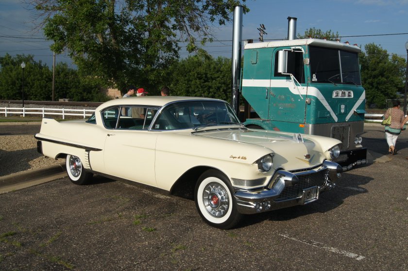 Кадиллак 1957 седан