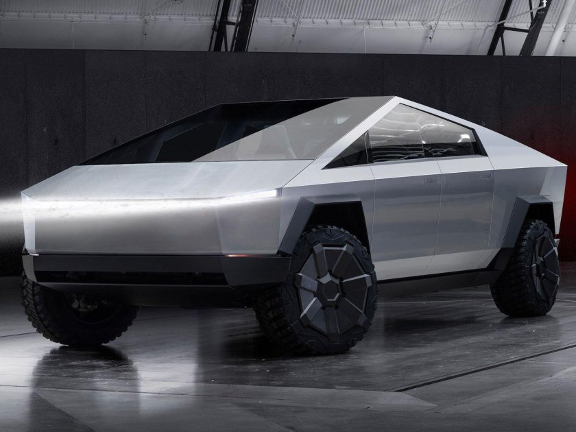 Машина Tesla Cyber Truck