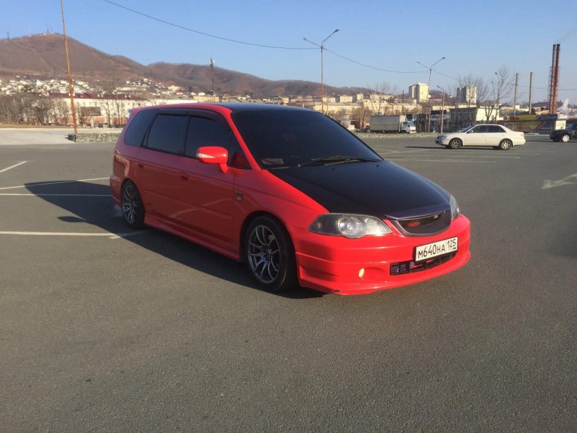 Хонда Одиссей красная