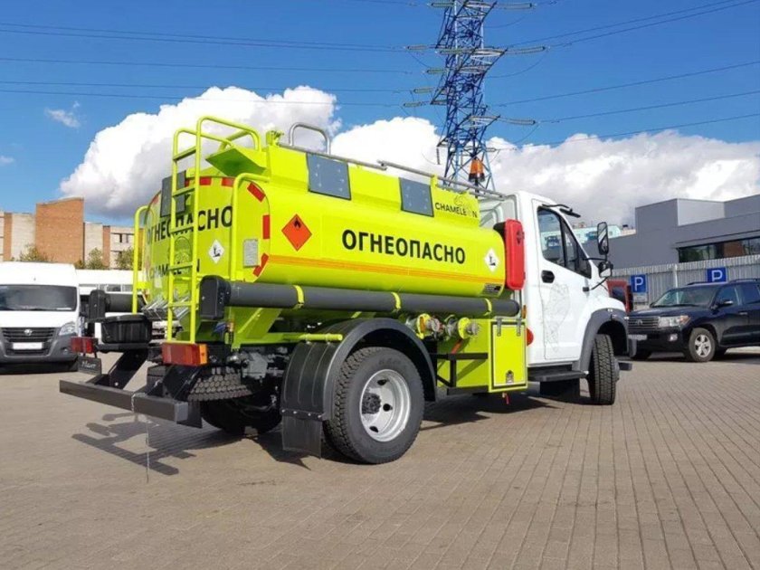 Топливозаправщик новый