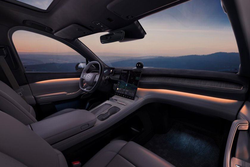 Автомобиль Nio es 7