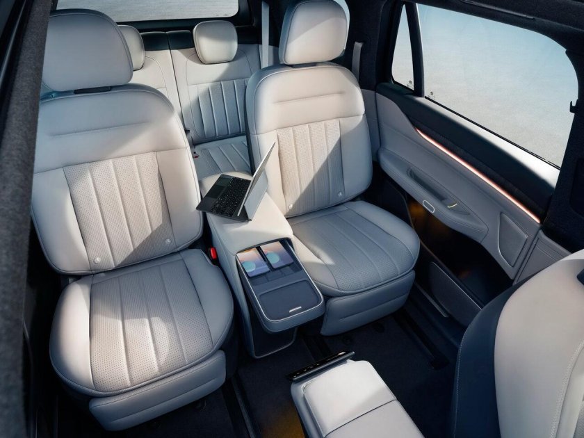 Электромобиль Nio es8