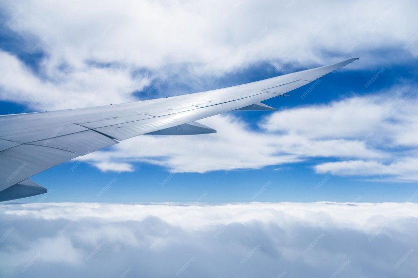 Крыло самолета снизу