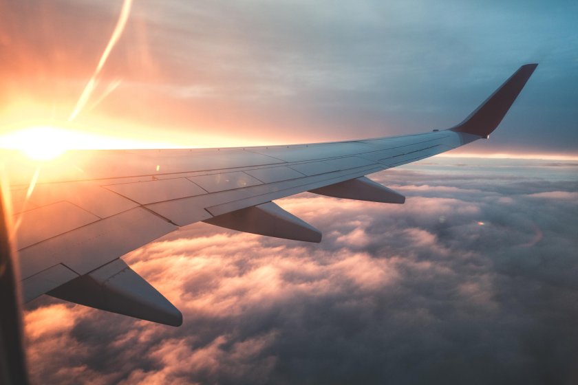 Стол крыло самолета