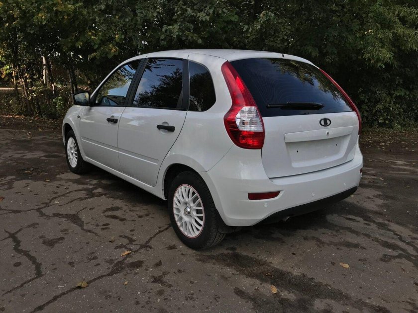 Калина 2 хэтчбек белая