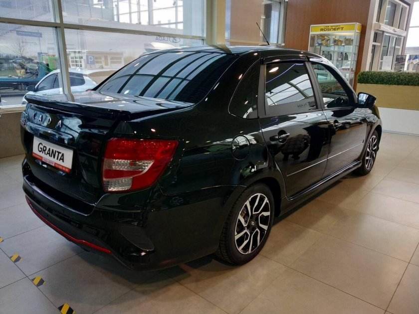 Лада Гранта черная 2023 седан