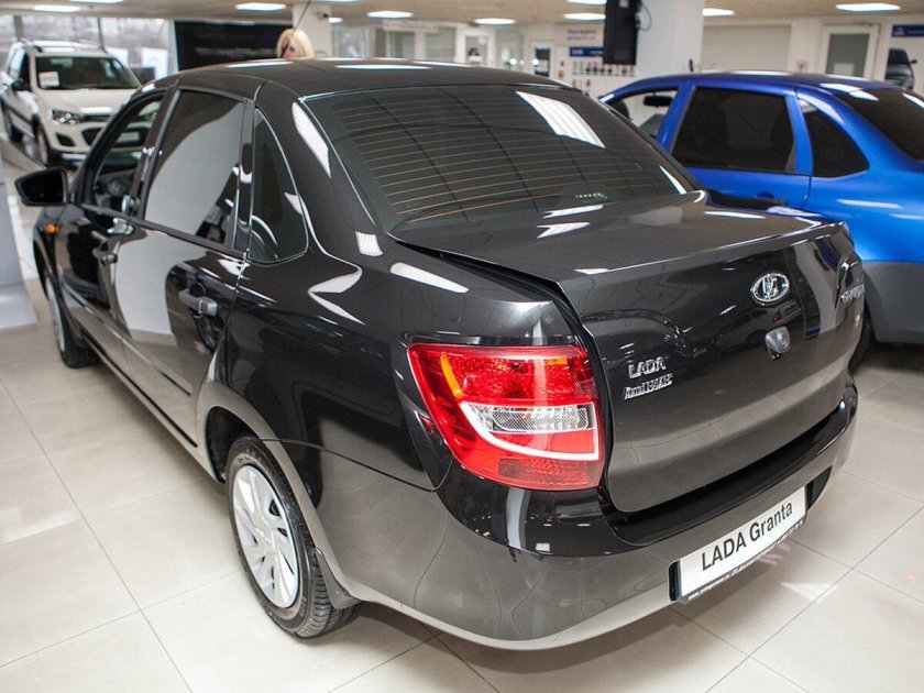 Лада Гранта седан черная 2016