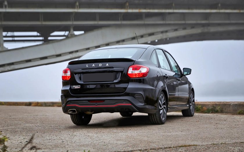 Гранта спорт лифтбек 2023
