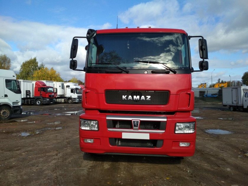 КАМАЗ 5490 красный