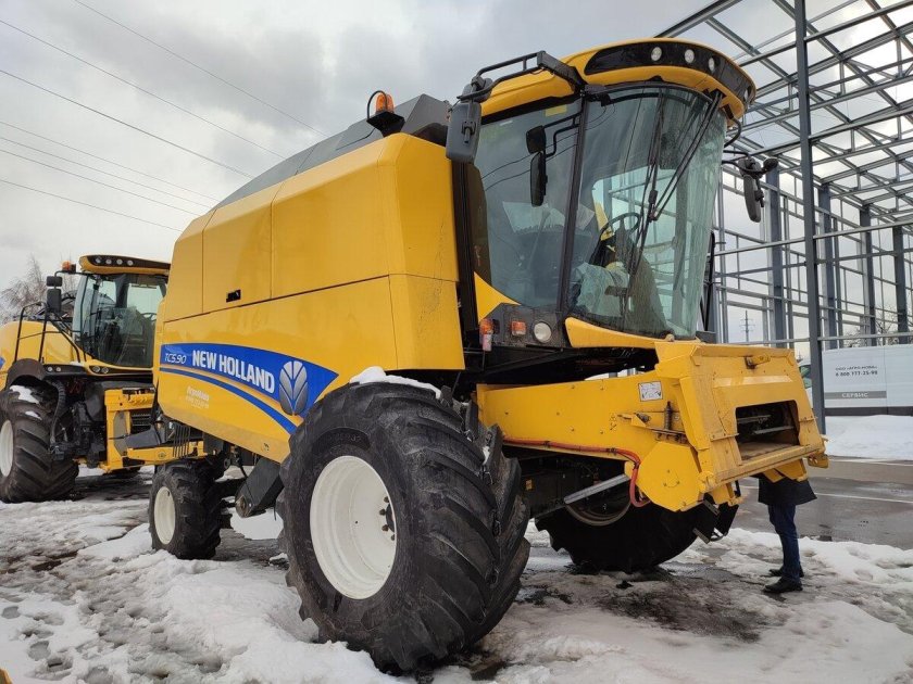 Комбайн желтый