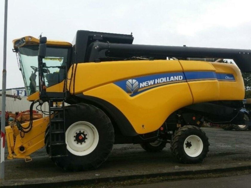Комбайн New Holland cx6090