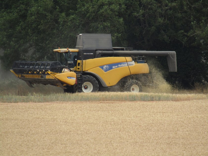 Комбайн Нью Холланд CR 9090