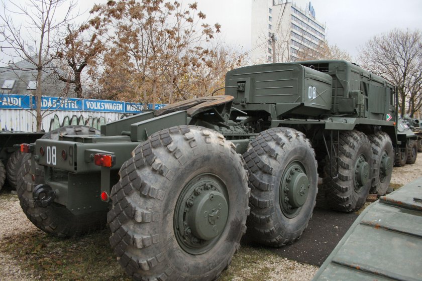 Седельный тягач МАЗ-537