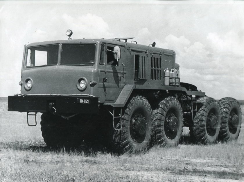 Седельный тягач МАЗ-537