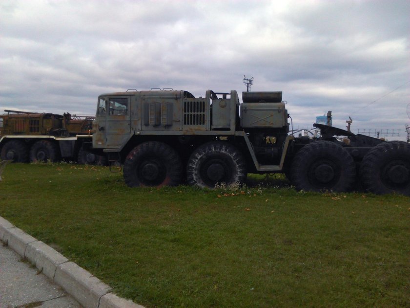 МАЗ-537 седельный тягач-тяжеловоз