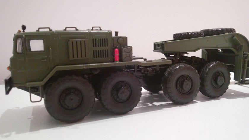 Тягач МАЗ 537 ураган