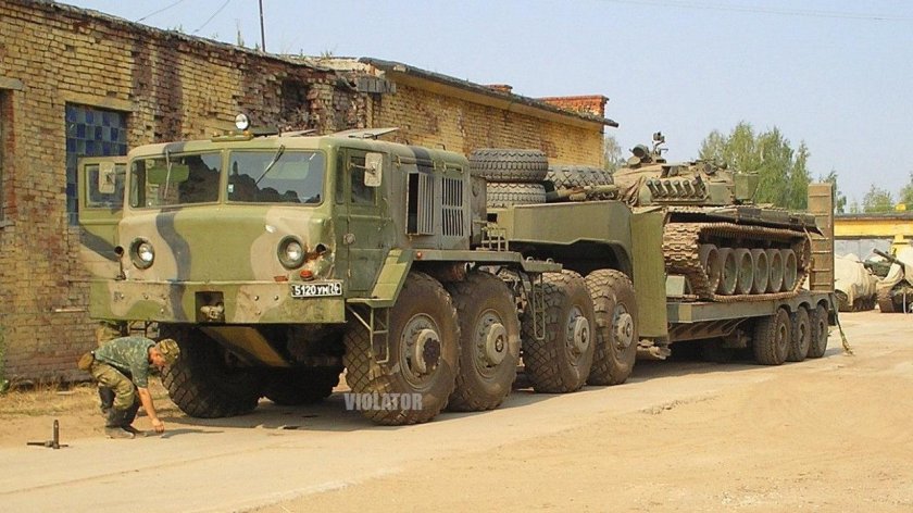 МАЗ военный тягач 537