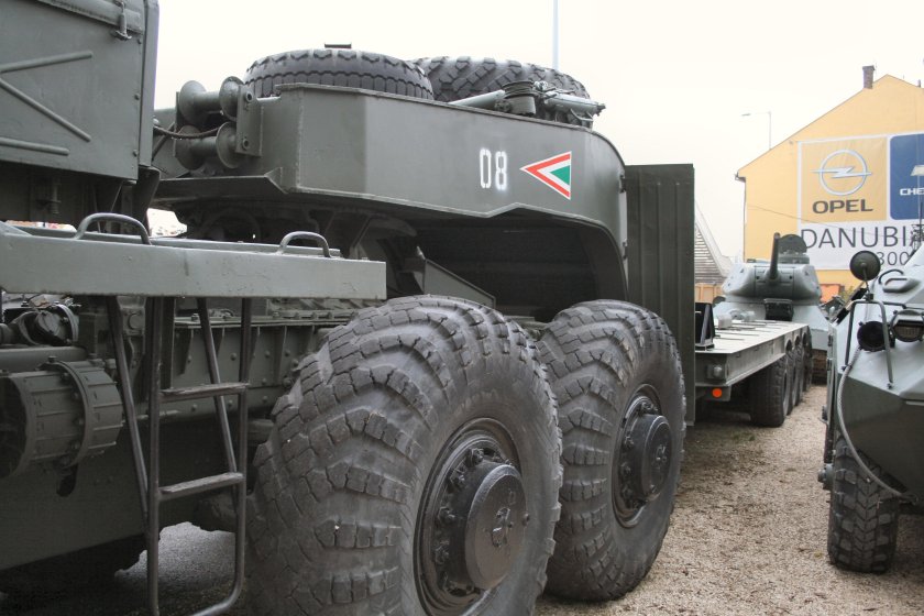 Тягач МАЗ 537 ураган