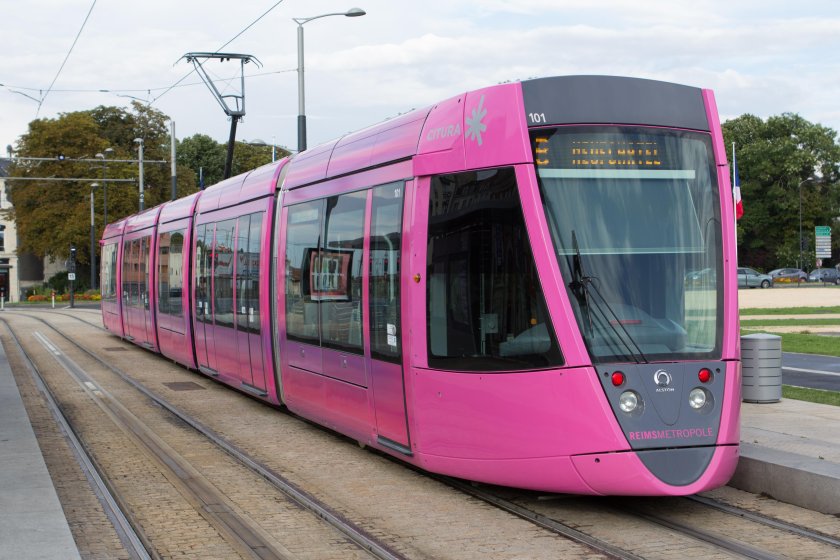 Розовый трамвай Татра