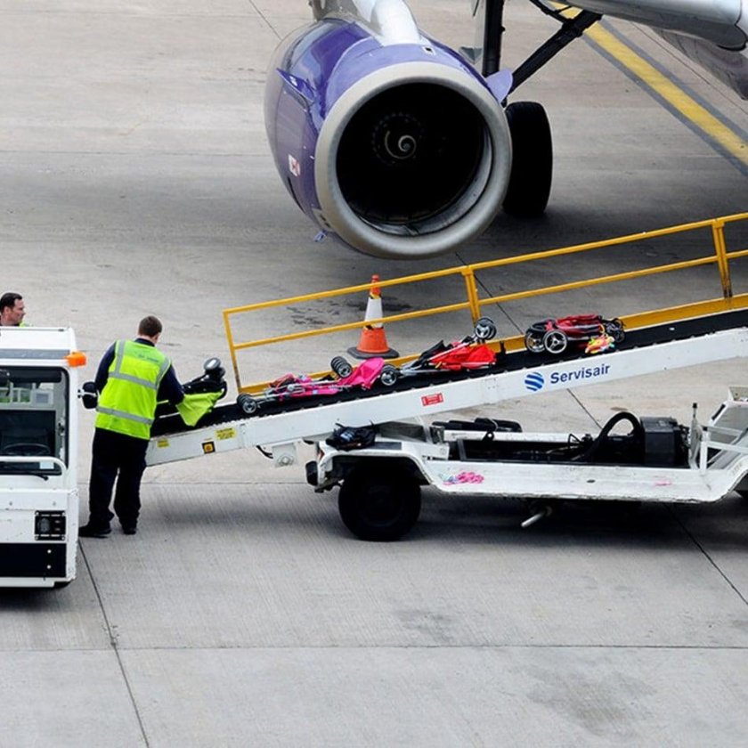 Аэродромные тягачи аэропорт Шереметьево
