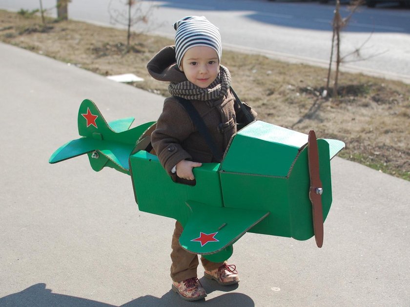 Самолет из картона