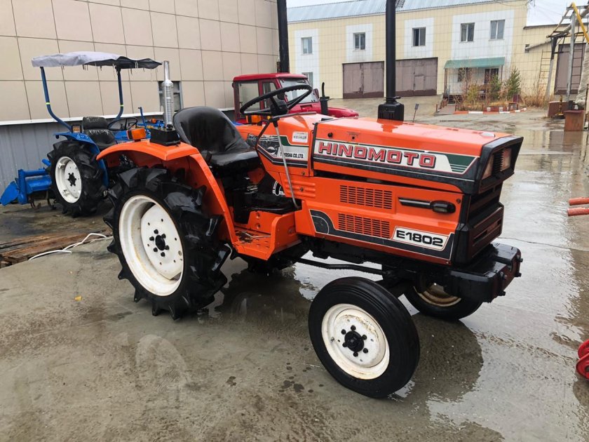 Трактор Hinomoto e1802