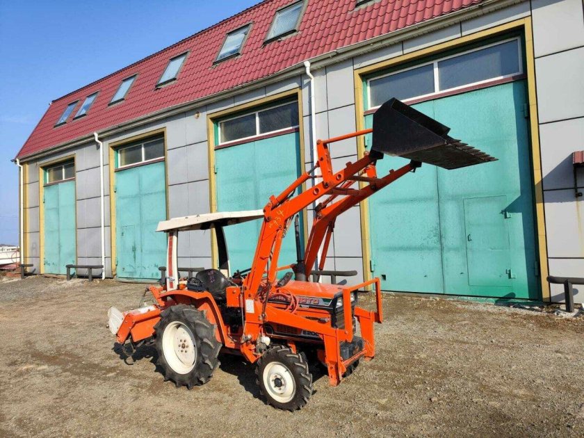 Какие тракторы на заводе ЕВРАЗ погрузчики