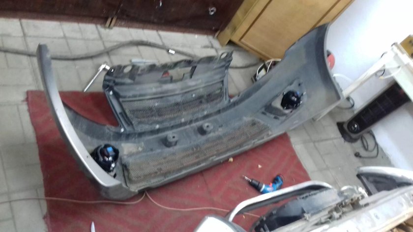 Лада Гранта передний бампер крепление ПТФ