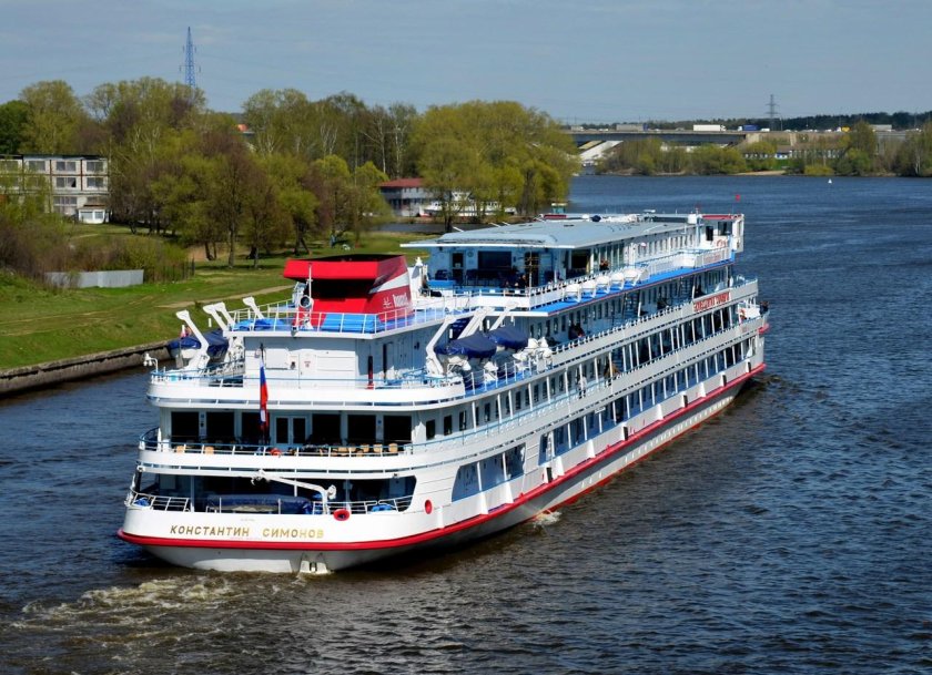 Теплоход Константин Симонов