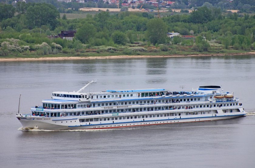 Теплоход Михаил Шолохов