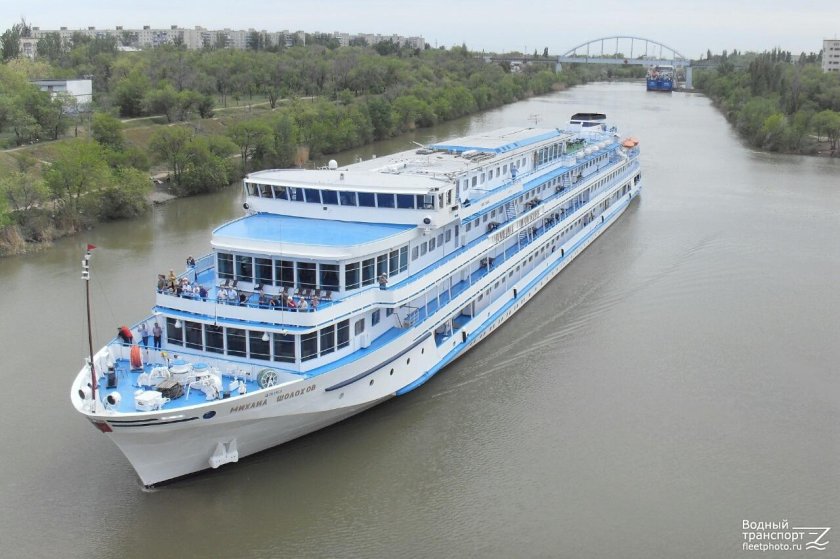 Теплоход 302