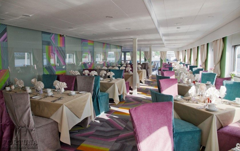 Максим Литвинов теплоход