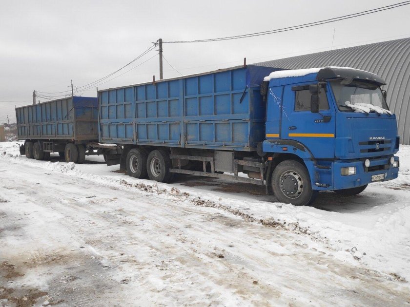 КАМАЗ 65117 зерновоз с прицепом