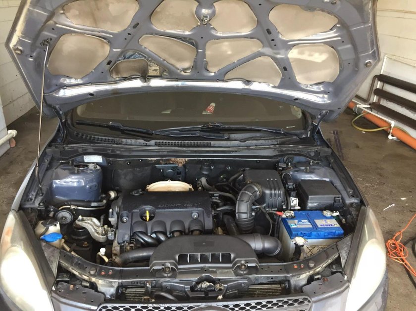 Моторный отсек Киа СИД 2008