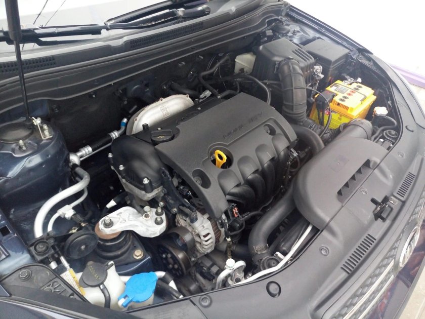 Kia Ceed 2008 подкапотка