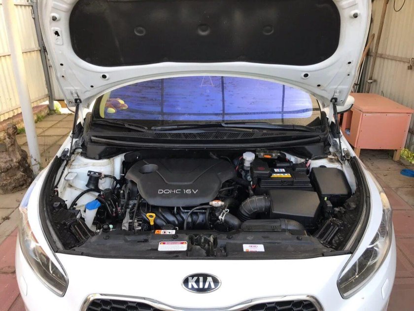 Киа СИД 1 упор капота