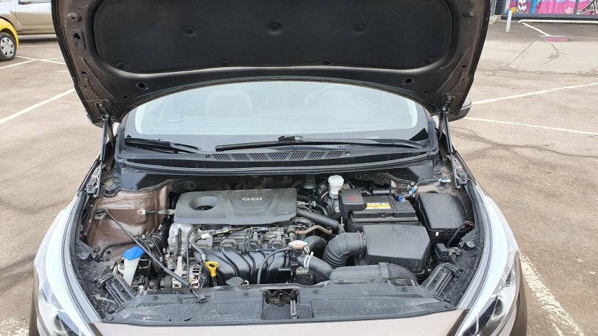 Открытый капот Kia Ceed 1.4 2019