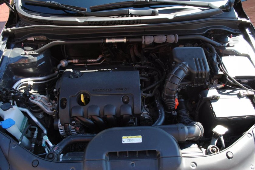 Kia Ceed 2010 под капотом