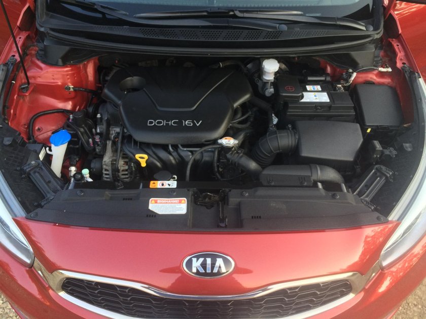 Киа СИД 1 моторный отсек