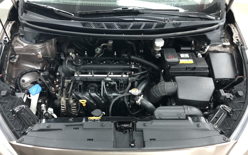 Kia Ceed 2013 подкапотное